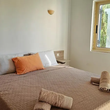 Apartment Cassiopeia 5 Bedroom On With Pool Chania (Crete)