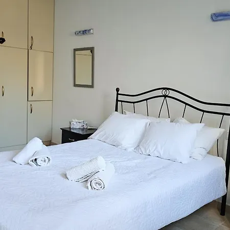 Apartment Cassiopeia 5 Bedroom On With Pool Chania (Crete)